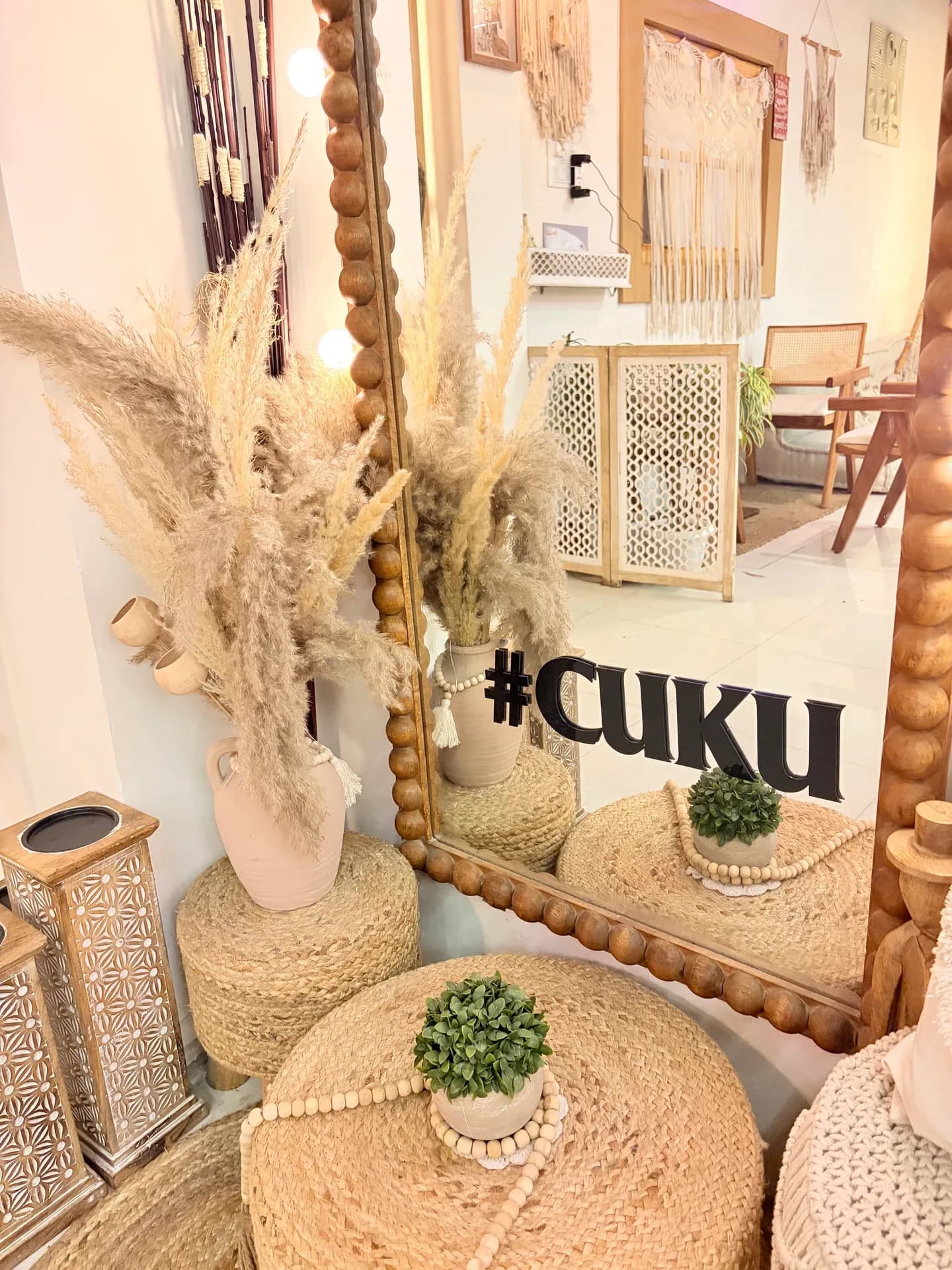 CUKU mirror reflection